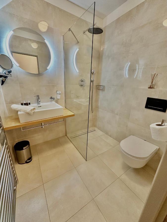 Hotel Kocour เชบีช ภายนอก รูปภาพ