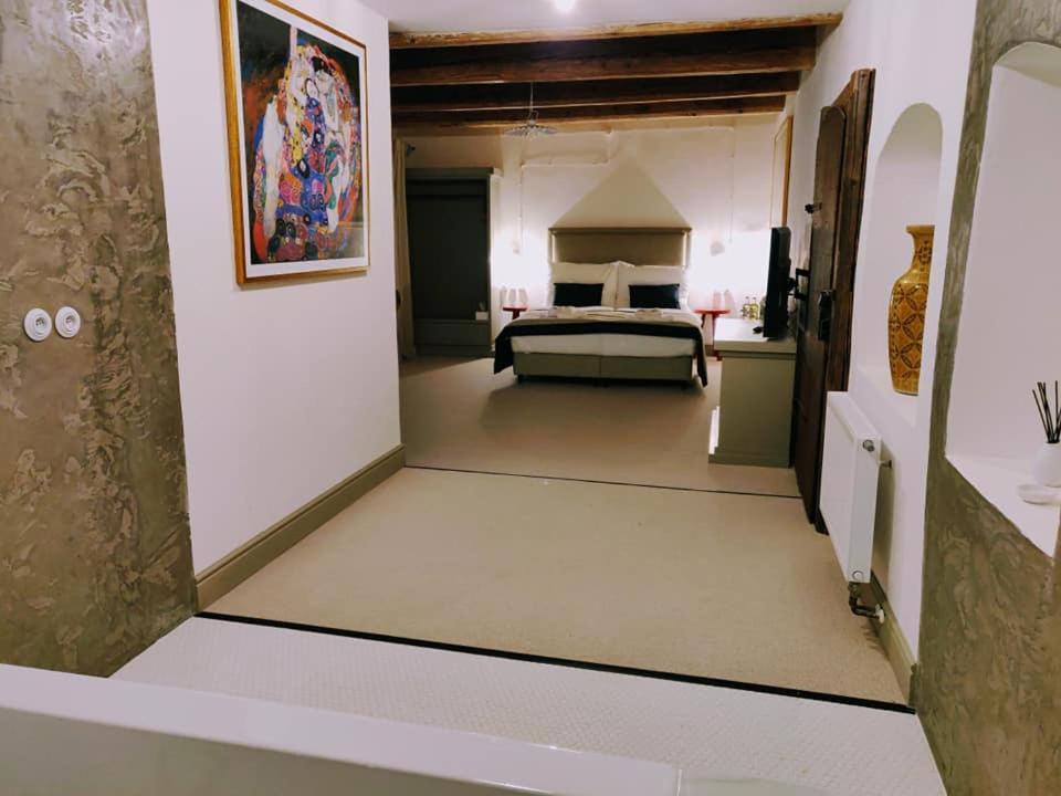 Hotel Kocour เชบีช ภายนอก รูปภาพ