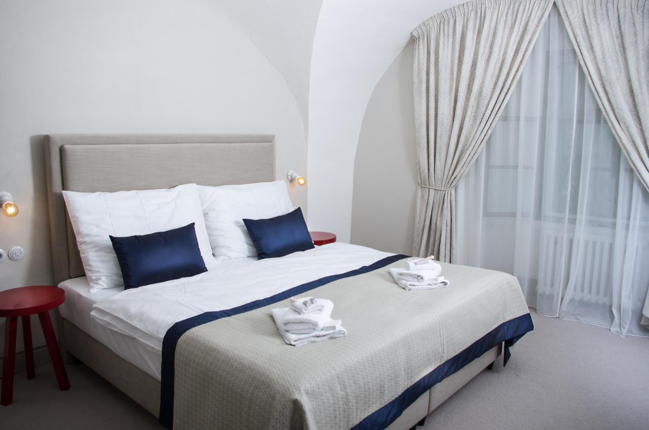 Hotel Kocour เชบีช ภายนอก รูปภาพ