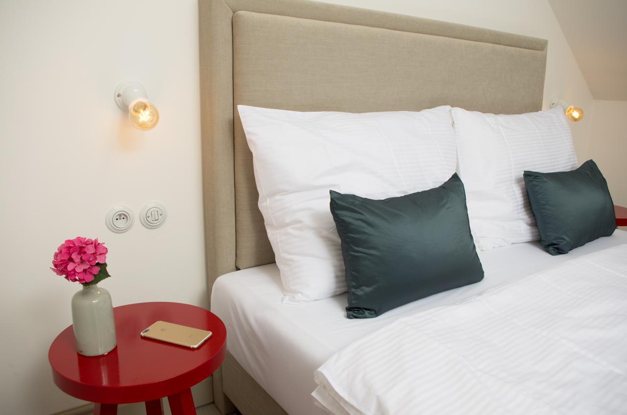 Hotel Kocour เชบีช ภายนอก รูปภาพ